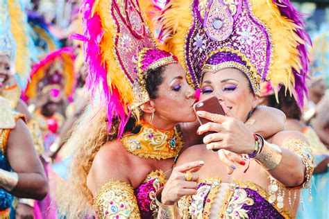 banco de imagens pessoas dança carnaval festival esportes samba evento entretenimento