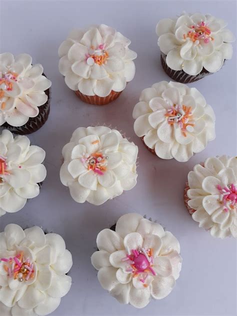 Wilton decorating tips cake decorating supplies cake decorating techniques. Buttercream flower cupcakes | Fondant flower cake, Flower ...
