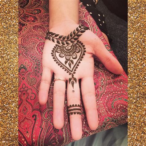 Gambar henna sendiri ternyata sudah dikenal oleh manusia sejak sekitar 5000 tahun yang lalu dan berasal dari negara india. 84 Gambar Henna Sederhana Tapi Bagus Terupdate | Tuttohenna