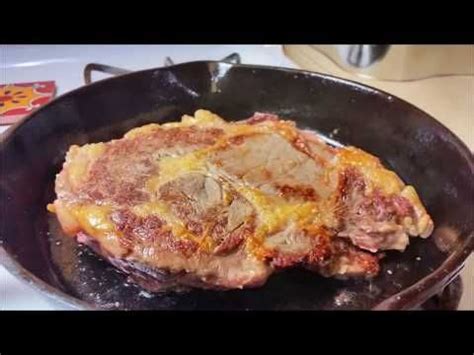 Place a heavy skillet, preferably steakhouses get a finer cut of meat than you can source from a supermarket or standard butchers. How to Cook Ribeye Steak in a Cast Iron Skillet |Pan ...
