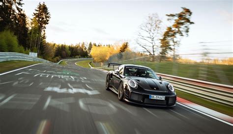 6 43 300 Minutes Porsche Sets New Lap Record Porsche Newsroom