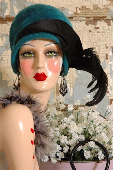 Vintage Style Art Deco Diva Mannequin Head Hatwigstand 25 Inches Tall