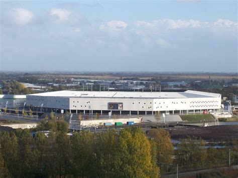 Het nederlands elftal stelde woensdag teleur tegen schotland en vooral het door frank de boer gekozen systeem zorgde voor discussie. Top 10 Grootste Nederlandse Voetbalstadions (2019 ...