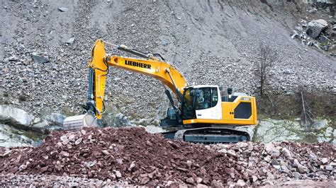 Liebherr R 930 And R 926 Crawler Excavators Complete The Generation 8