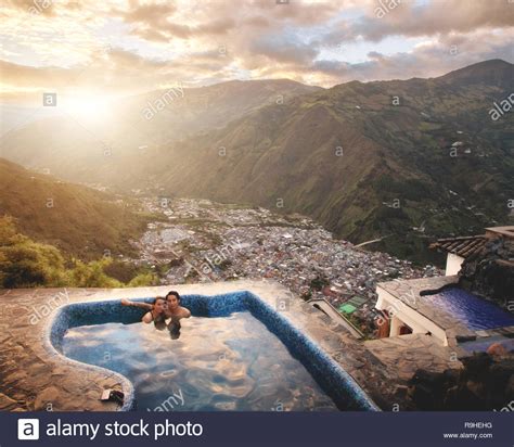 Baños de agua santa se encuentra en la provincia de tungurahua solamente a 180 km de quito y 35 km de ambato. Badekurort Baños de Agua Santa Provinz Tungurahua in ...