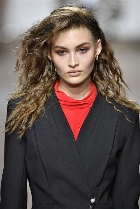 80s Hairstyles 23 Epic Looks Making A Huge Come Back