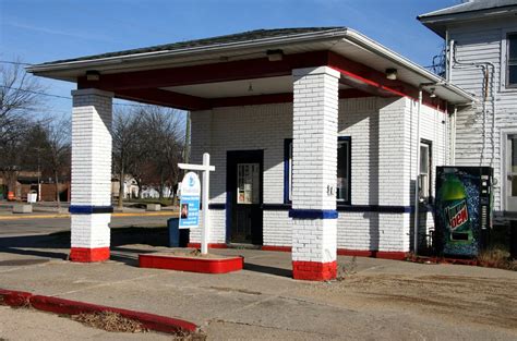 Vintage Gas Station Plainwell Mi Former Gas Station In P Flickr