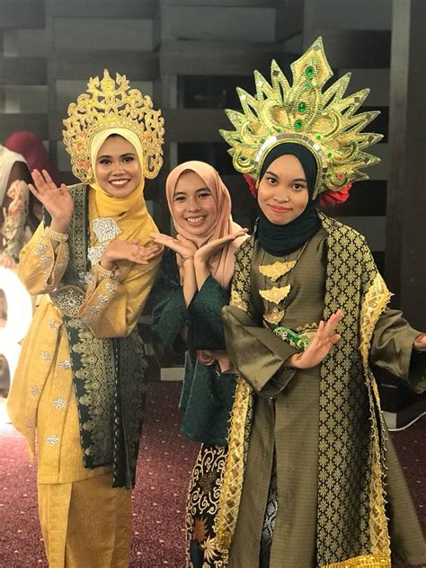Pakaian Kesultanan Melayu Melaka Melaka Sultanate Palace Museum Istana Kesultanan Enidhi India