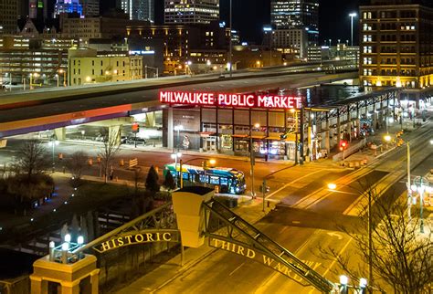 The city's population is 594,833 with an estimated total of 1,572,245 in the milwaukee metropolitan area (2010). Historic Third Ward - Historic Milwaukee, Inc.