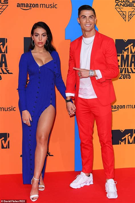 Mtv Emas 2019 Cristiano Ronaldos Girlfriend Georgina Rodriguez Wows In Blue Daily Mail Online