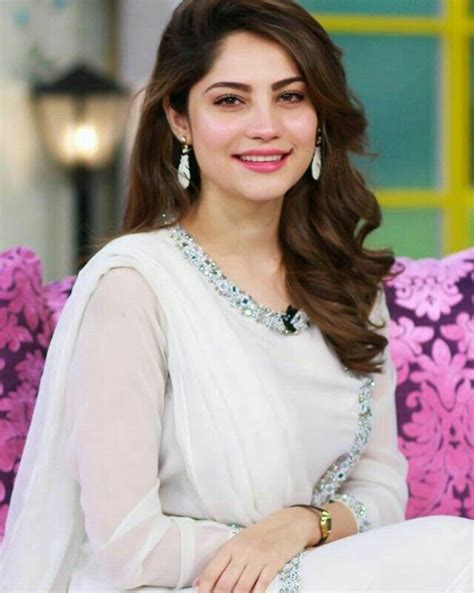 Neelammuneer Stylish Actresses Bollywood Girls Pakistani White Dress