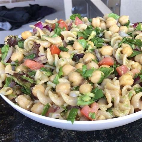 This easy classic macaroni salad recipe will impress your family and friends at your next picnic or this creamy macaroni salad is secretly nutritious. Instagram | Easy pasta salad recipe, Spring mix salad, Chickpea pasta