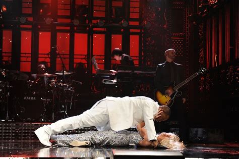 R Kelly Performs Do What U Want With Lady Gaga On SNL ThisisRnB Com New R B Music