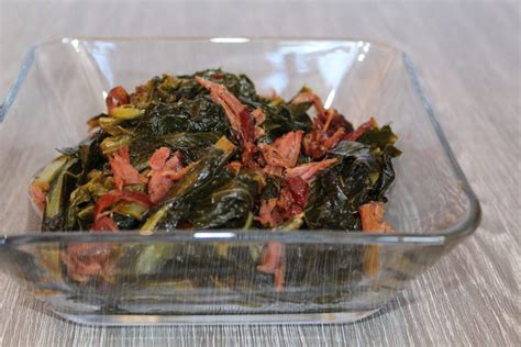 Remove giblets and neck from turkey; Collard Greens with Smoked Turkey Neck - The Daily Speshyl