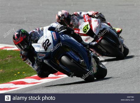 alex lowes samsung honda leads shakey byrne at oulton park 2013 british superbike