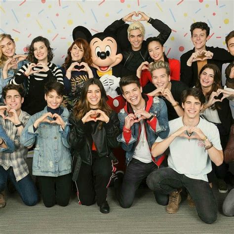 Pin De Lethi Cia Em Bia Elenco Disney Fotos Bia