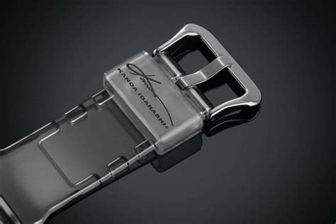 Igarashi's kanoa signature is inscribed on the upper center of the watch face and on the strap keeper and case back, as well as in at just 21 years old, the huntington beach, ca native has been in the professional surf scene for over a decade. G-Shock dévoile le modèle signature du surfeur pro Kanoa ...