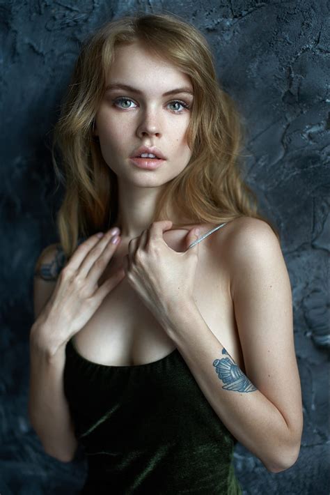 Alexander Vinogradov Face Portrait Display Blonde Anastasia Scheglova Model Bare