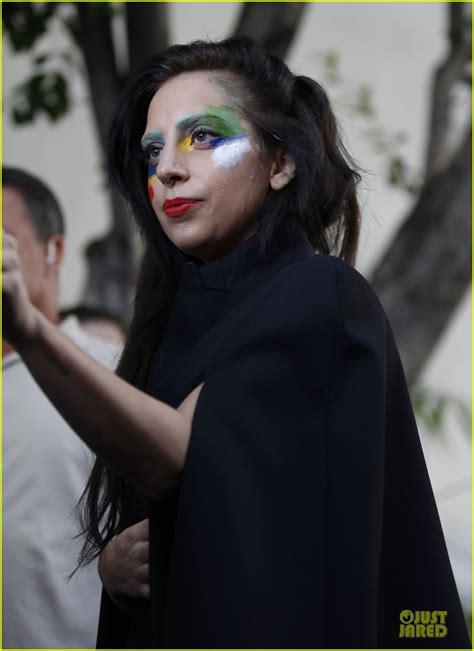 Lady Gaga Applause Lyric Video Watch Now Photo Lady
