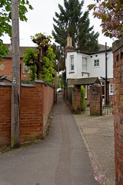 A Passage Between Vicarage Road And St © Roger A Smith Cc By Sa20