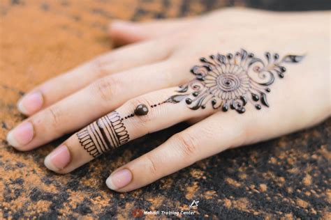 Beautiful One Finger Mehndi Design For Eid 2020 Simple Mehndi Designs