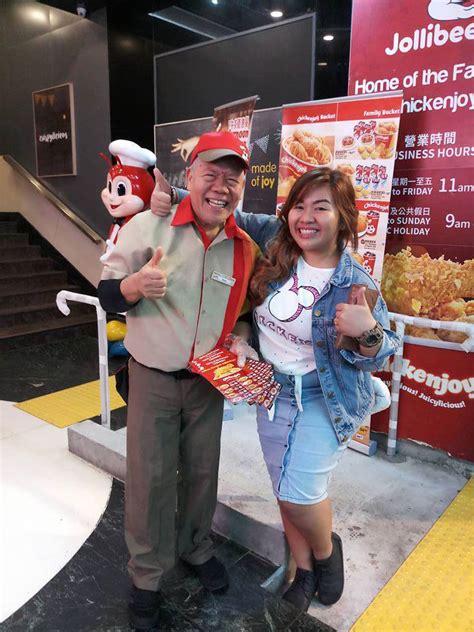 64 Year Old Jollibee Crew In Hong Kong Earns Praises For Still Working