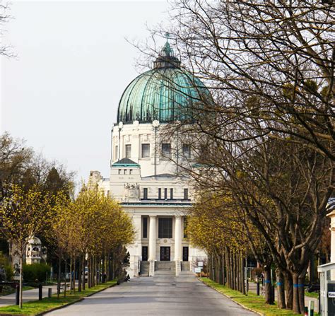 Zentralfriedhof In Wien Und Das Bestattungsmuseum