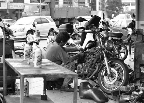 Taking a safety course and wearing protective clothing, helmets, and gear are just a few. Mechanic @ work - Motorcycle | Mechanic @ work on a ...