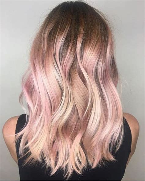 Rose Gold Hairstyles You Ll Want To Try Society Pastellrosa Haare Haarfarben Hellrosa