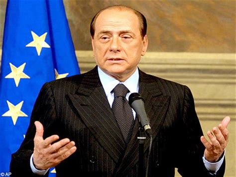 رئيس الوزراء الإيطالي الأسبق برلسكوني يخضع لجراحة مصراوى