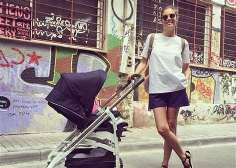 Υπενθυμίζεται ότι στην επίσημη ανακοίνωση του star είχε αναφερθεί πως η βίκυ καγιά παραμένει στο κανάλι, αναλαμβάνοντας την παρουσίαση του dancing. Βίκυ Καγιά: Η πιο γλυκιά φωτογραφία με την κόρη της και ...
