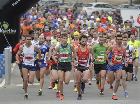 Cursă atletică desfăşurată pe o lungime de circa 42 km. Más de 400 atletas se citan en el Medio Maratón de Ciudad ...