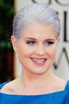 The young embrace grey hair. Gray hair for Kelly Osbourne - Vogue.it