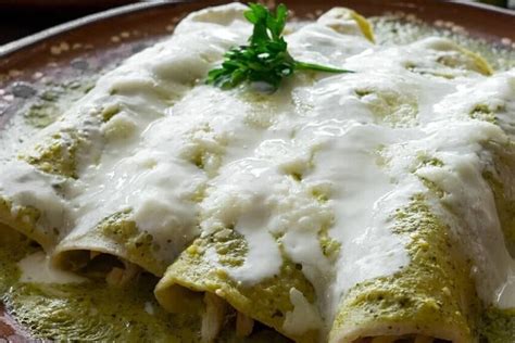 enchiladas verdes tradicionales receta fácil de la cocina mexicana para el desayuno