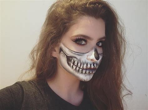 Demikian sejak itu, aku harus membiasakan hidupnya dengan jadwal tugas suamiku, suatu hari menjelang sore hari. Halloween Makeup Guys (16) - Halloween F