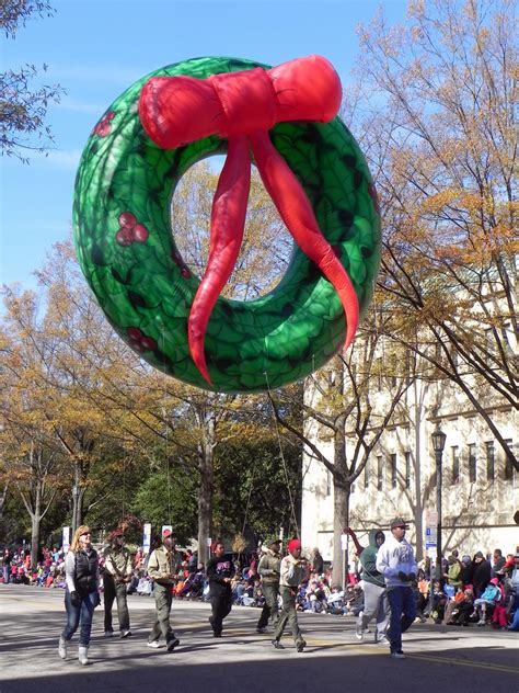 Holiday Wreath Parade Balloon Fabulous Inflatables Christmas Parade