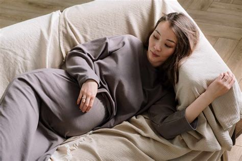 Here Are The Proper Sleeping Positions During Pregnancy