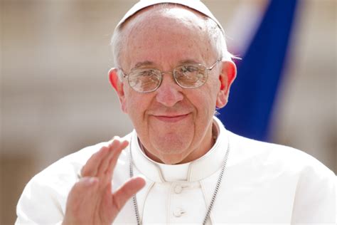 Francisco diz que tem havido alertas para o risco que significa o nivelamento nos 'jornais fotocópia', nos noticiários de rádio e televisão. Papa Francisco - Biografia - InfoEscola