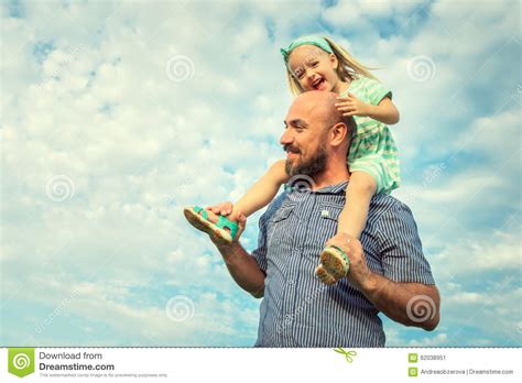 Retrato Adorable De La Hija Y Del Padre Concepto Futuro