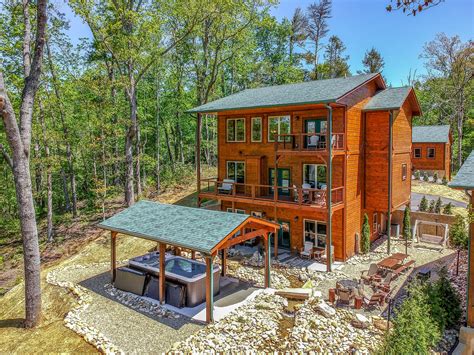 Rent this 1 bedroom cabin in gatlinburg for $153/night. Gatlinburg Overlook | Bear Tracts Vacation Cabins