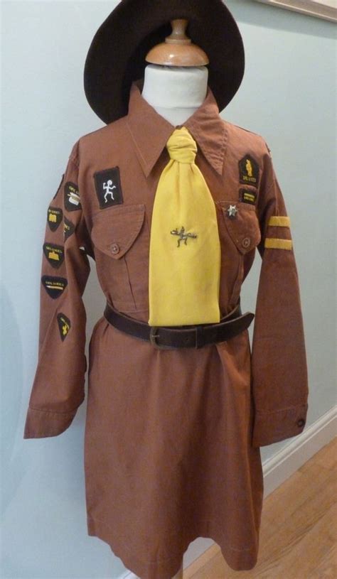 Complete Vintage Brownie Girl Guide Uniform And Badges 1950s Brownies