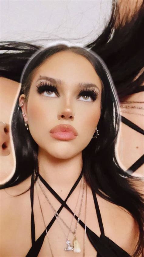 Pin By 𝕲𝖚𝖓𝖕𝖑𝖆𝖞 🅖🅔🅔🅩🅨 On ᴹᵃᵍᵍⁱᵉ ᴸⁱⁿᵈᵉᵐᵃⁿⁿ Maggie Lindemann Girl Celebrities Cute Makeup Looks