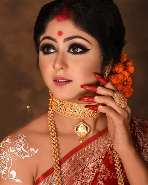 pin by moushumi mitra on bengal at its best indian bride makeup wedding jewellery collection