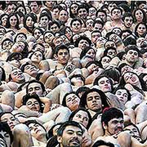 3 000 chilenos al desnudo La Nación