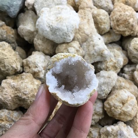 Natural Agate Geode Rock Agate Crystal Stone Teaching Specimen In