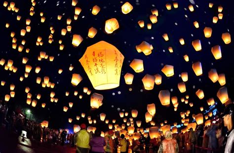 At Pingxi Lantern Festival Wishes Light Up The Taiwan Sky Cnn