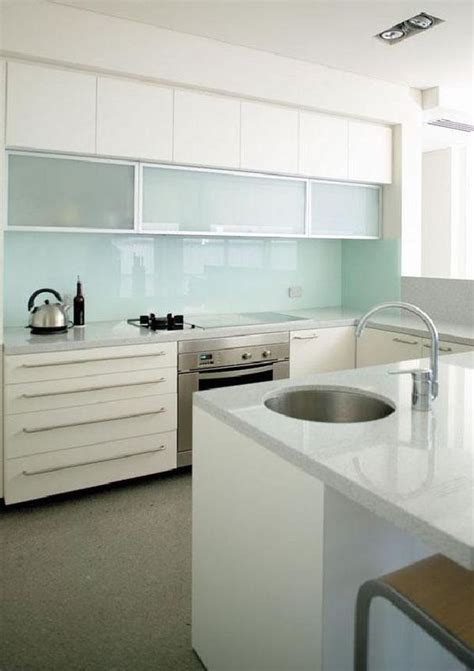 20 Most Inspiring Seaglass Kitchen Backsplash Ideas For A Chic Decor Moderne Weiße Küchen