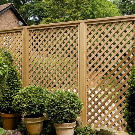 Designer hand woven steel lattice, lattice panels, lattice screens, metal lattice, rusted lattice and rusty lattice. Lattice Fencing | Multifencing Newcastle