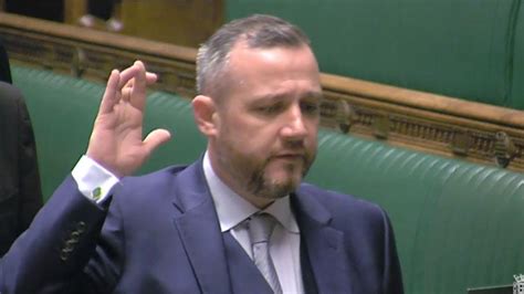 Snp Mp Steven Bonnar Crosses Fingers During House Of Commons Swearing