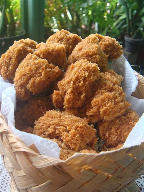 Kemarin, ibu dan abang saya, mampir ke rumah saya. Brunch to Lunch..: Bolu Kukus Gula Merah Tanpa Mixer